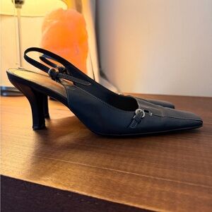 ✨MOVING SALE!!✨Nine West Navy Blue Slingback Vintage Heels